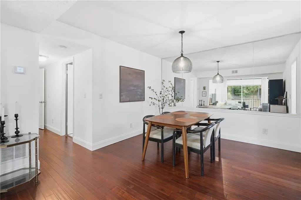 6851 Roswell Road Unit H29, Atlanta, Georgia 30328, 2 Bedrooms Bedrooms, ,2 BathroomsBathrooms,Residential,For Sale,6851 Roswell Road Unit H29,7744378