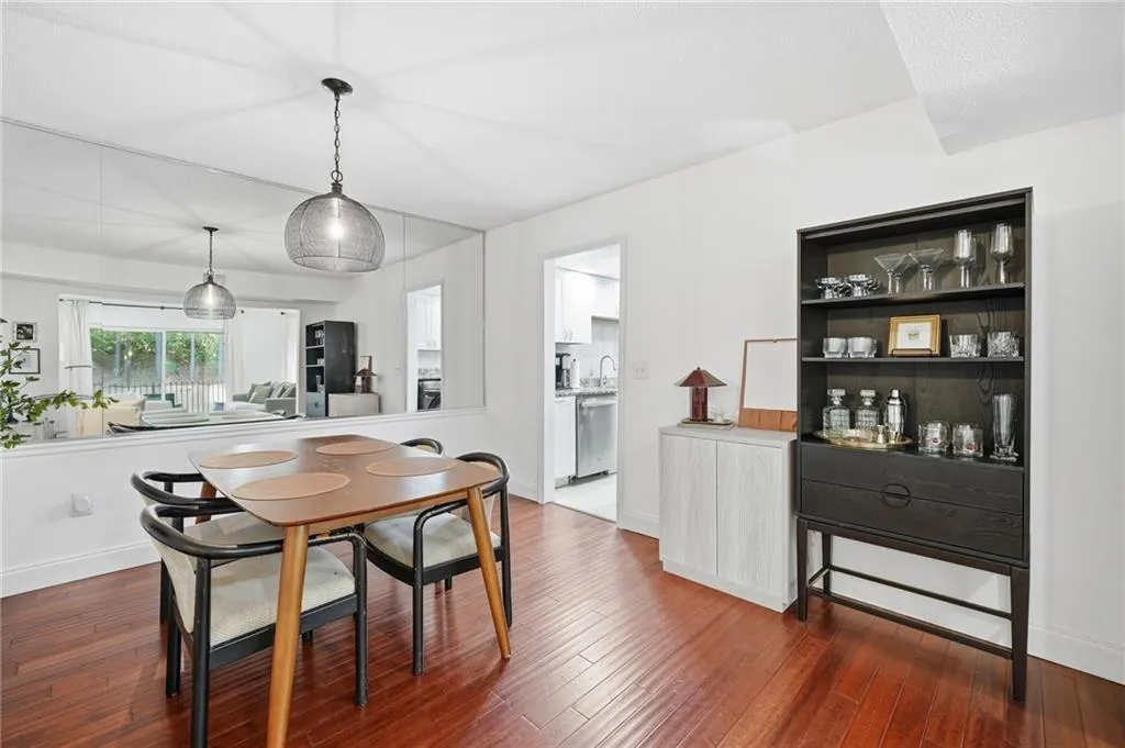 6851 Roswell Road Unit H29, Atlanta, Georgia 30328, 2 Bedrooms Bedrooms, ,2 BathroomsBathrooms,Residential,For Sale,6851 Roswell Road Unit H29,7744378