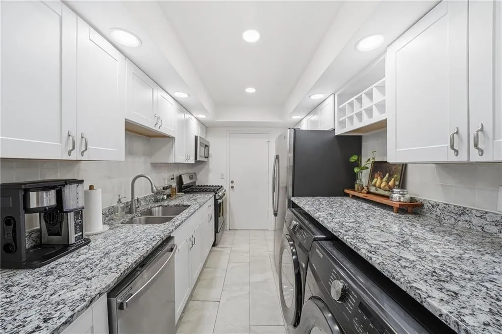 6851 Roswell Road Unit H29, Atlanta, Georgia 30328, 2 Bedrooms Bedrooms, ,2 BathroomsBathrooms,Residential,For Sale,6851 Roswell Road Unit H29,7744378