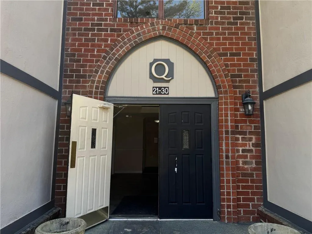 6851 Roswell Road Unit H29, Atlanta, Georgia 30328, 2 Bedrooms Bedrooms, ,2 BathroomsBathrooms,Residential,For Sale,6851 Roswell Road Unit H29,7744378