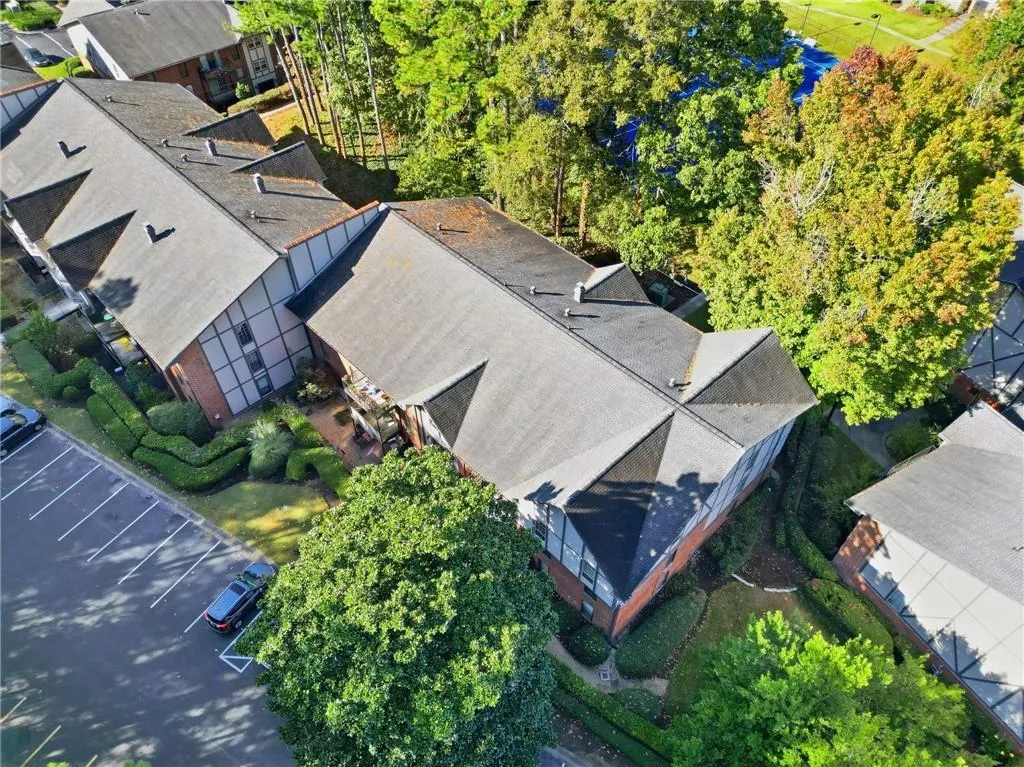 6851 Roswell Road Unit H29, Atlanta, Georgia 30328, 2 Bedrooms Bedrooms, ,2 BathroomsBathrooms,Residential,For Sale,6851 Roswell Road Unit H29,7744378