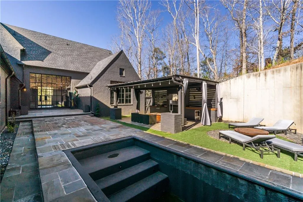 1875 Spalding Drive, Sandy Springs, Georgia 30350, 6 Bedrooms Bedrooms, ,6 BathroomsBathrooms,Residential,Sold,1875 Spalding Drive,7176870