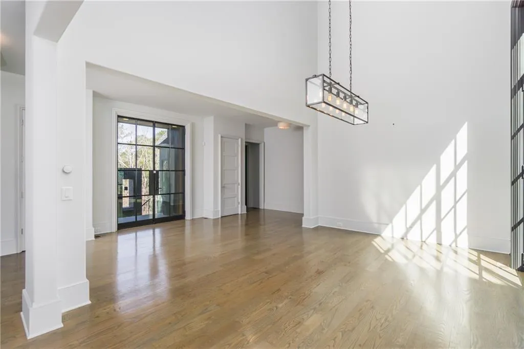 1875 Spalding Drive, Sandy Springs, Georgia 30350, 6 Bedrooms Bedrooms, ,6 BathroomsBathrooms,Residential,Sold,1875 Spalding Drive,7176870