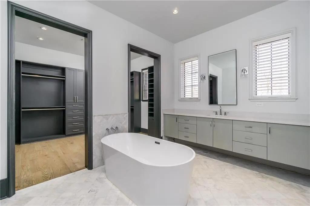 1875 Spalding Drive, Sandy Springs, Georgia 30350, 6 Bedrooms Bedrooms, ,6 BathroomsBathrooms,Residential,Sold,1875 Spalding Drive,7176870