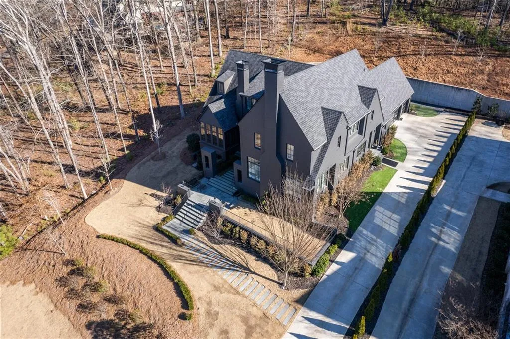 1875 Spalding Drive, Sandy Springs, Georgia 30350, 6 Bedrooms Bedrooms, ,6 BathroomsBathrooms,Residential,Sold,1875 Spalding Drive,7176870