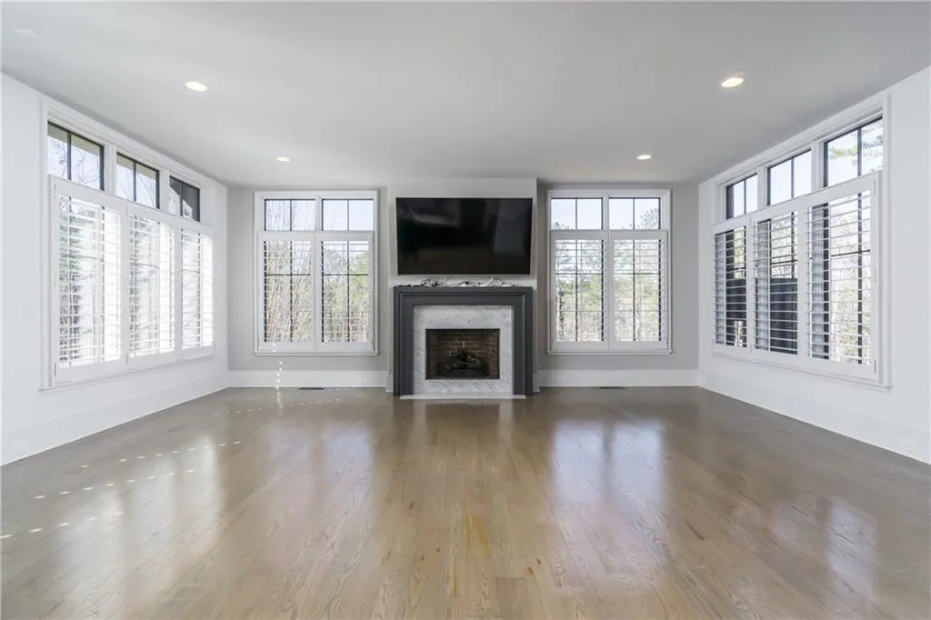 1875 Spalding Drive, Sandy Springs, Georgia 30350, 6 Bedrooms Bedrooms, ,6 BathroomsBathrooms,Residential,Sold,1875 Spalding Drive,7176870