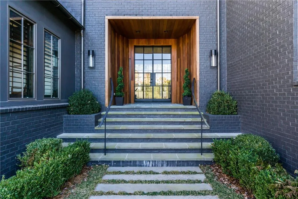 1875 Spalding Drive, Sandy Springs, Georgia 30350, 6 Bedrooms Bedrooms, ,6 BathroomsBathrooms,Residential,Sold,1875 Spalding Drive,7176870