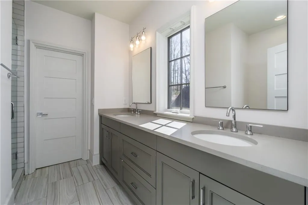 1875 Spalding Drive, Sandy Springs, Georgia 30350, 6 Bedrooms Bedrooms, ,6 BathroomsBathrooms,Residential,Sold,1875 Spalding Drive,7176870