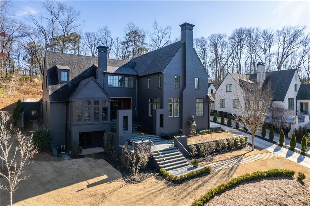 1875 Spalding Drive, Sandy Springs, Georgia 30350, 6 Bedrooms Bedrooms, ,6 BathroomsBathrooms,Residential,Sold,1875 Spalding Drive,7176870