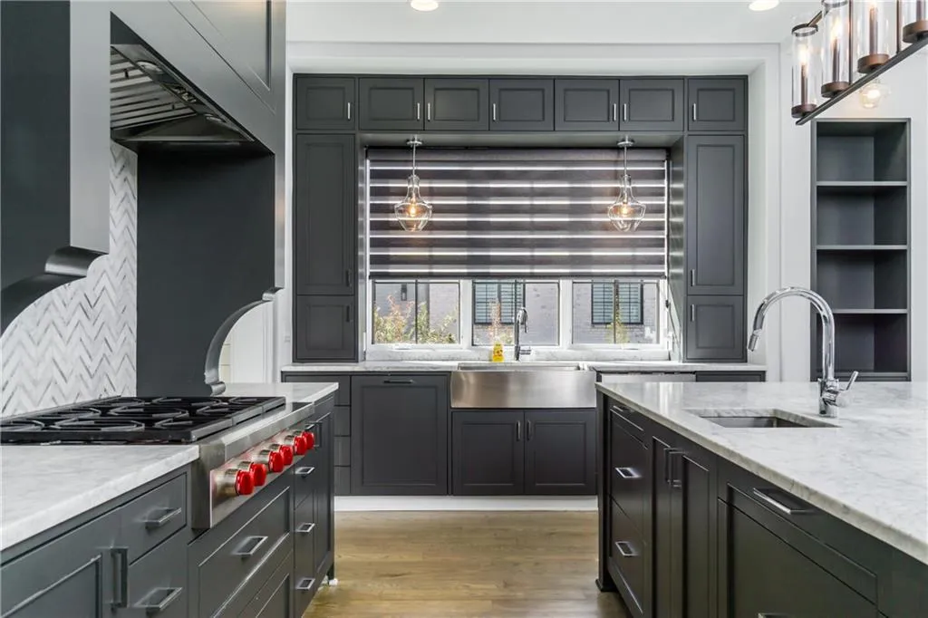 1875 Spalding Drive, Sandy Springs, Georgia 30350, 6 Bedrooms Bedrooms, ,6 BathroomsBathrooms,Residential,Sold,1875 Spalding Drive,7176870