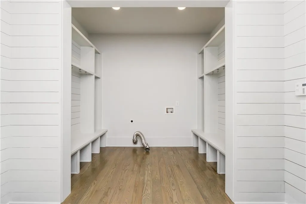 1875 Spalding Drive, Sandy Springs, Georgia 30350, 6 Bedrooms Bedrooms, ,6 BathroomsBathrooms,Residential,Sold,1875 Spalding Drive,7176870