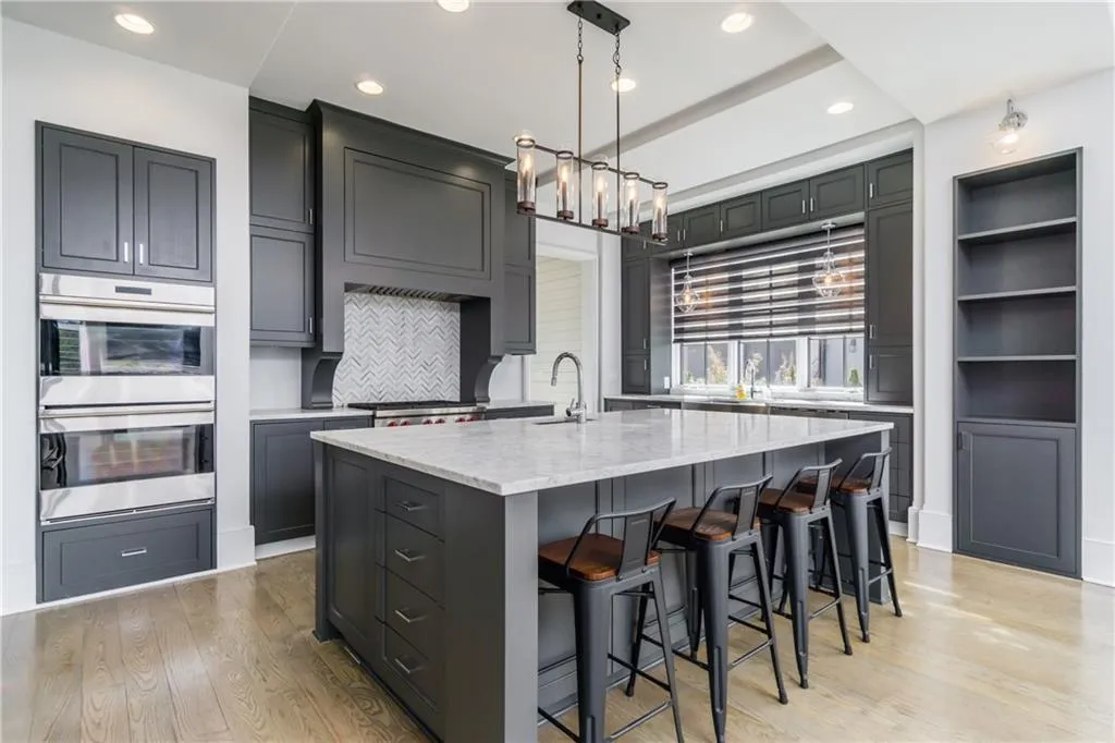 1875 Spalding Drive, Sandy Springs, Georgia 30350, 6 Bedrooms Bedrooms, ,6 BathroomsBathrooms,Residential,Sold,1875 Spalding Drive,7176870
