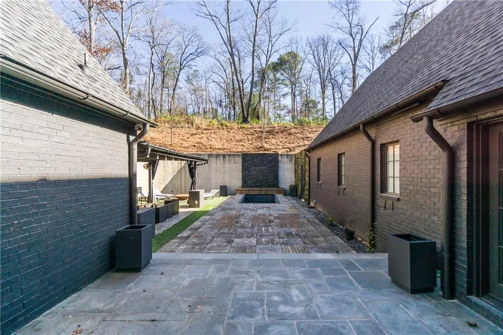1875 Spalding Drive, Sandy Springs, Georgia 30350, 6 Bedrooms Bedrooms, ,6 BathroomsBathrooms,Residential,Sold,1875 Spalding Drive,7176870