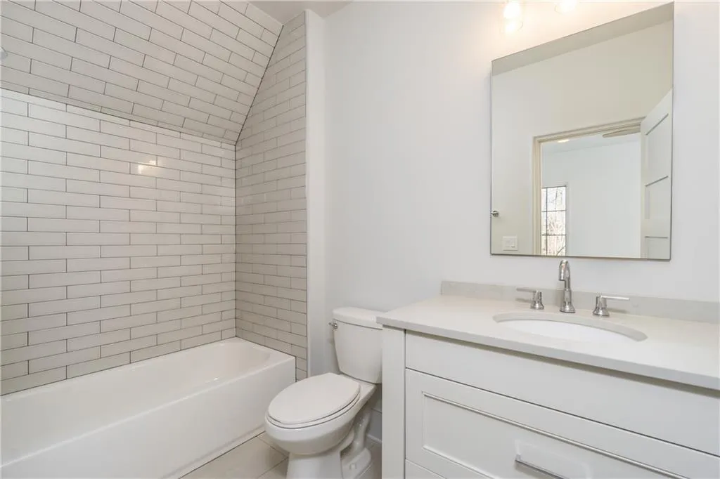 1875 Spalding Drive, Sandy Springs, Georgia 30350, 6 Bedrooms Bedrooms, ,6 BathroomsBathrooms,Residential,Sold,1875 Spalding Drive,7176870
