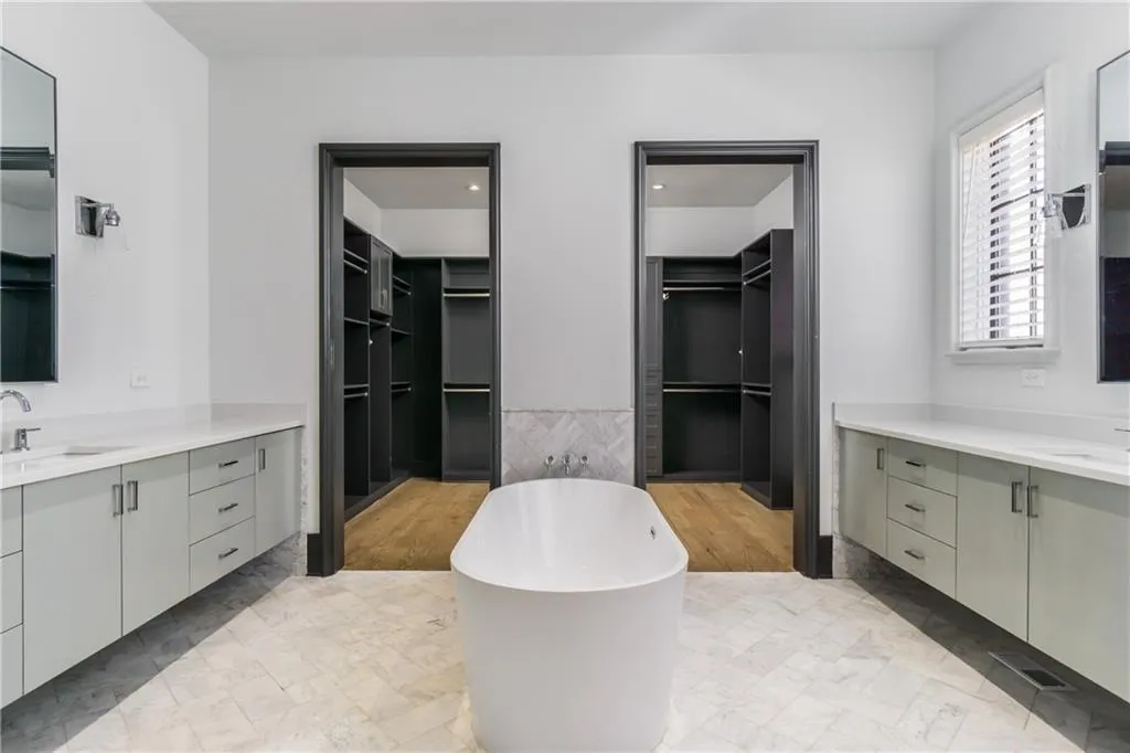 1875 Spalding Drive, Sandy Springs, Georgia 30350, 6 Bedrooms Bedrooms, ,6 BathroomsBathrooms,Residential,Sold,1875 Spalding Drive,7176870