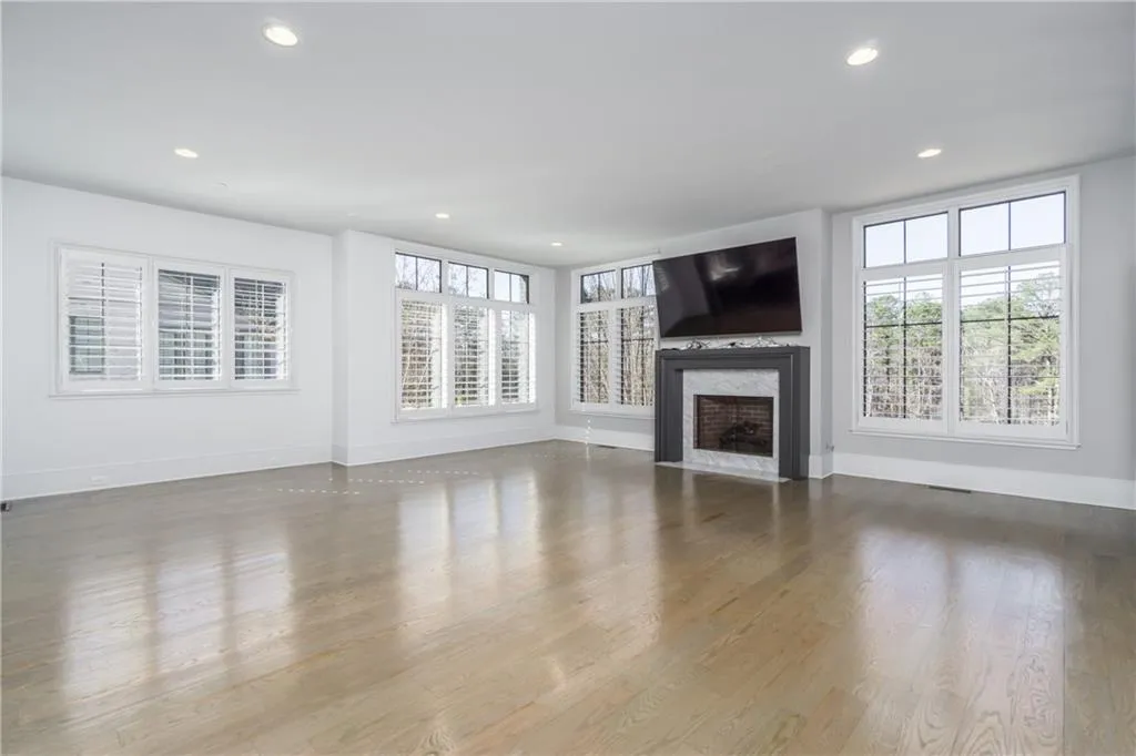 1875 Spalding Drive, Sandy Springs, Georgia 30350, 6 Bedrooms Bedrooms, ,6 BathroomsBathrooms,Residential,Sold,1875 Spalding Drive,7176870