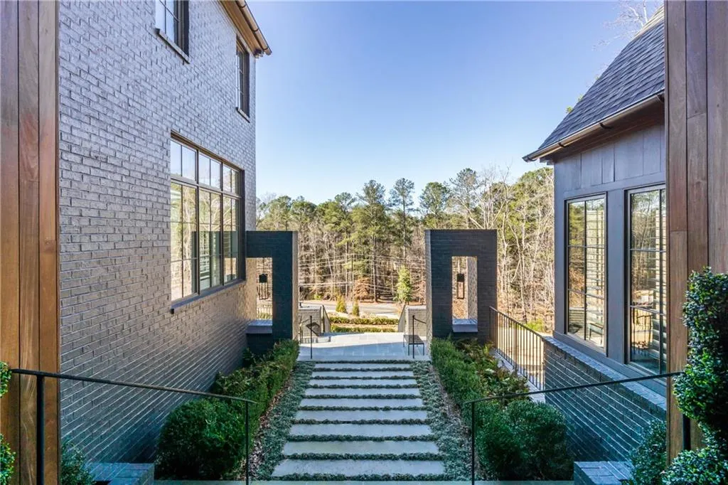 1875 Spalding Drive, Sandy Springs, Georgia 30350, 6 Bedrooms Bedrooms, ,6 BathroomsBathrooms,Residential,Sold,1875 Spalding Drive,7176870