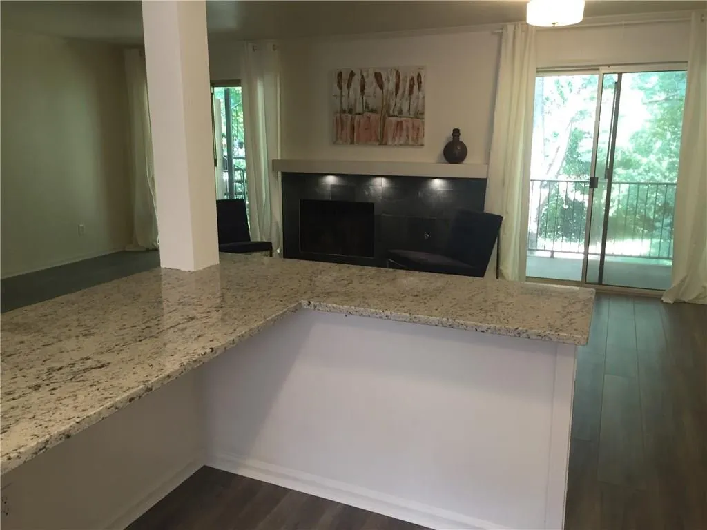5400 Ne Roswell Road Unit M11, Atlanta, Georgia 30342, 2 Bedrooms Bedrooms, ,2 BathroomsBathrooms,Residential,Sold,5400 Ne Roswell Road Unit M11,5727955