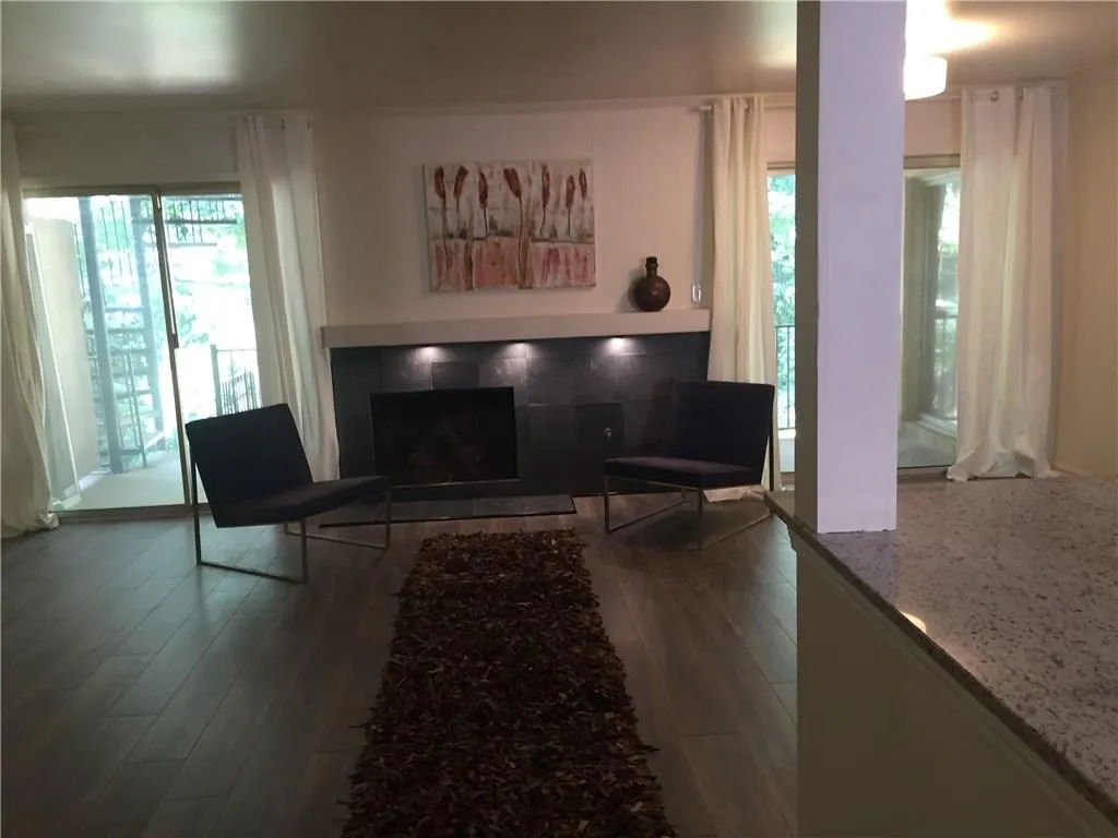 5400 Ne Roswell Road Unit M11, Atlanta, Georgia 30342, 2 Bedrooms Bedrooms, ,2 BathroomsBathrooms,Residential,Sold,5400 Ne Roswell Road Unit M11,5727955