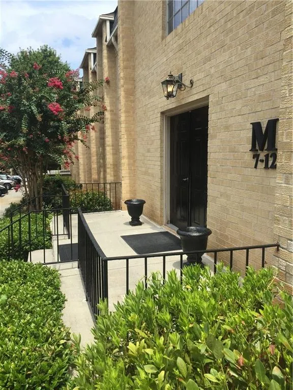 5400 Ne Roswell Road Unit M11, Atlanta, Georgia 30342, 2 Bedrooms Bedrooms, ,2 BathroomsBathrooms,Residential,Sold,5400 Ne Roswell Road Unit M11,5727955