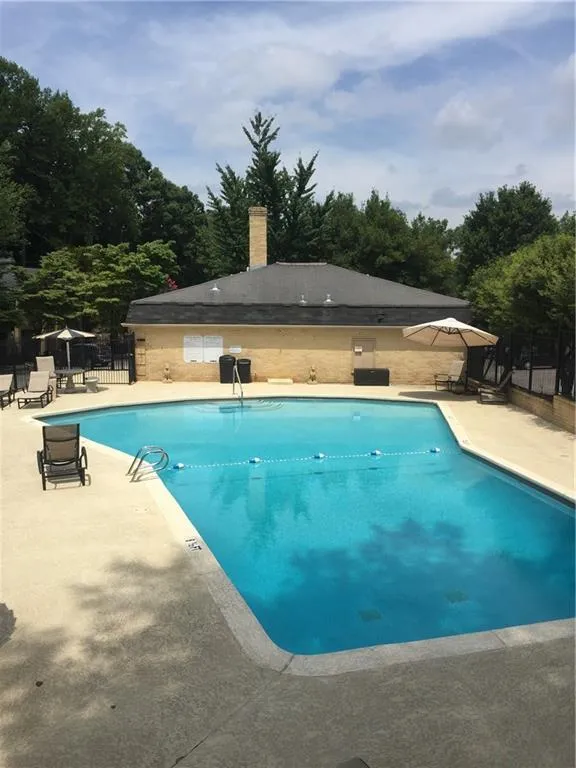 5400 Ne Roswell Road Unit M11, Atlanta, Georgia 30342, 2 Bedrooms Bedrooms, ,2 BathroomsBathrooms,Residential,Sold,5400 Ne Roswell Road Unit M11,5727955
