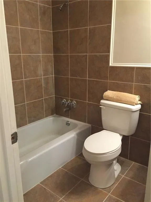 5400 Ne Roswell Road Unit M11, Atlanta, Georgia 30342, 2 Bedrooms Bedrooms, ,2 BathroomsBathrooms,Residential,Sold,5400 Ne Roswell Road Unit M11,5727955