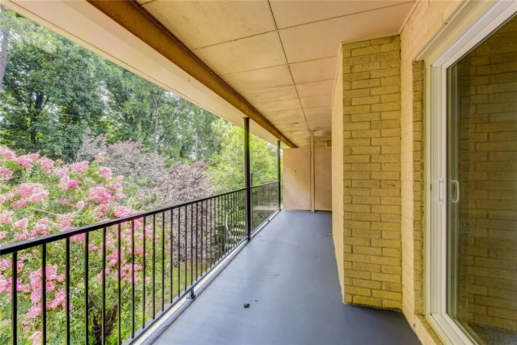 5400 Roswell Road Ne Unit N7, Sandy Springs, Georgia 30342, 2 Bedrooms Bedrooms, ,2 BathroomsBathrooms,Residential,Sold,5400 Roswell Road Ne Unit N7,6036706