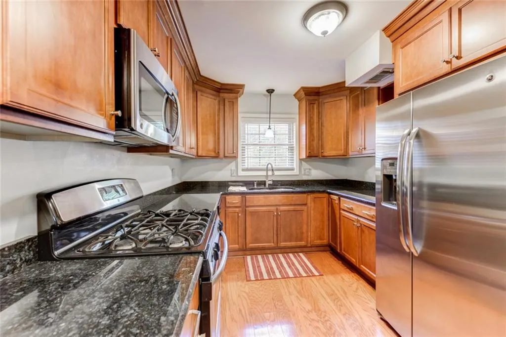 5400 Roswell Road Ne Unit N7, Sandy Springs, Georgia 30342, 2 Bedrooms Bedrooms, ,2 BathroomsBathrooms,Residential,Sold,5400 Roswell Road Ne Unit N7,6036706