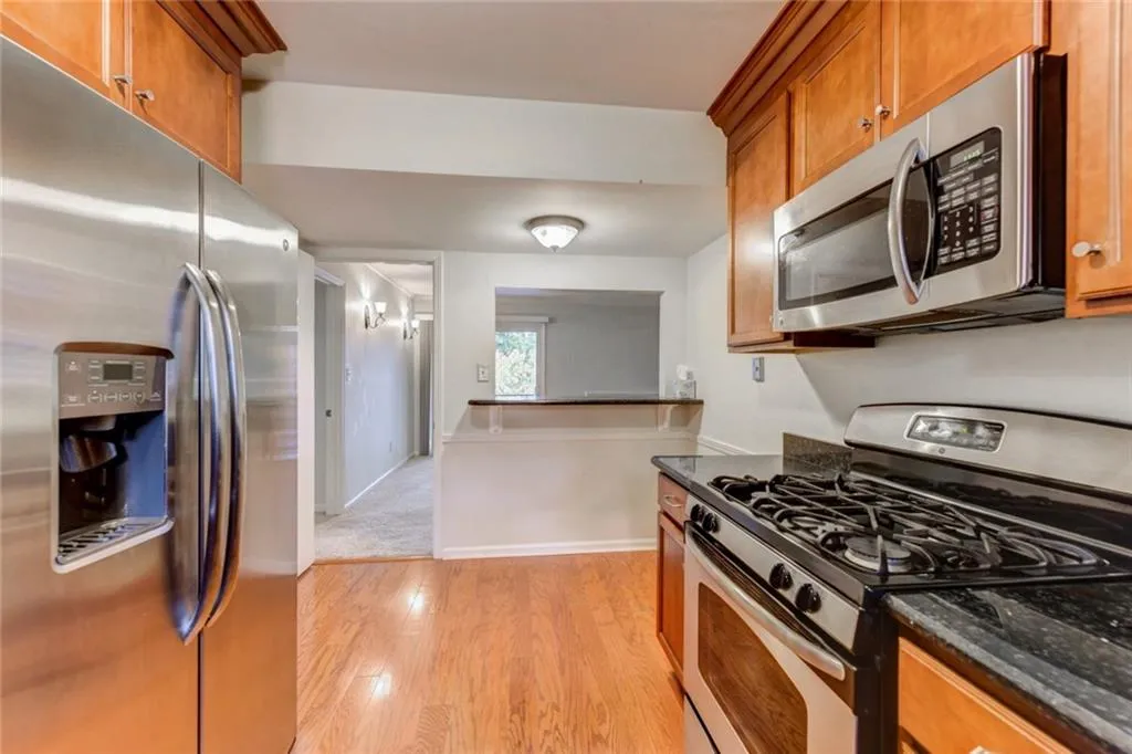 5400 Roswell Road Ne Unit N7, Sandy Springs, Georgia 30342, 2 Bedrooms Bedrooms, ,2 BathroomsBathrooms,Residential,Sold,5400 Roswell Road Ne Unit N7,6036706