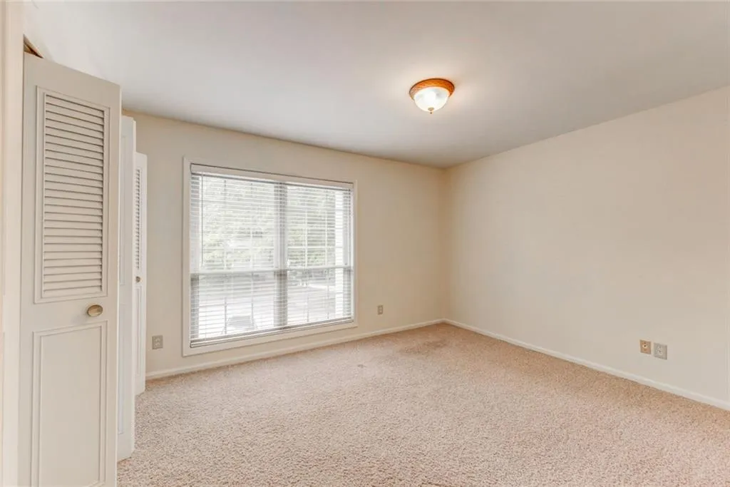 5400 Roswell Road Ne Unit N7, Sandy Springs, Georgia 30342, 2 Bedrooms Bedrooms, ,2 BathroomsBathrooms,Residential,Sold,5400 Roswell Road Ne Unit N7,6036706