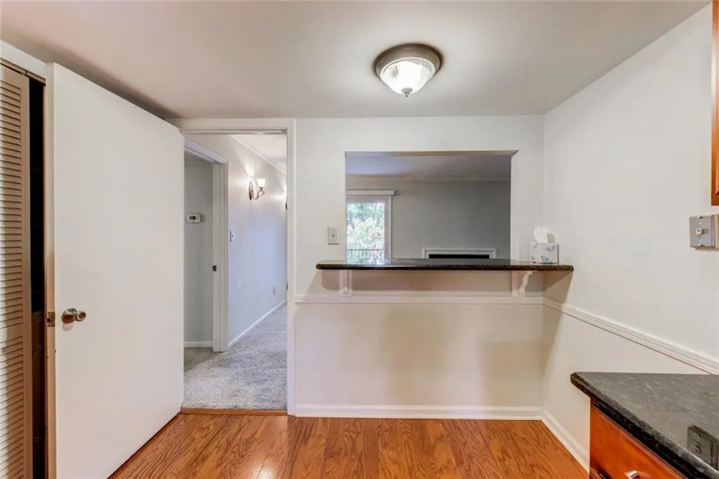 5400 Roswell Road Ne Unit N7, Sandy Springs, Georgia 30342, 2 Bedrooms Bedrooms, ,2 BathroomsBathrooms,Residential,Sold,5400 Roswell Road Ne Unit N7,6036706