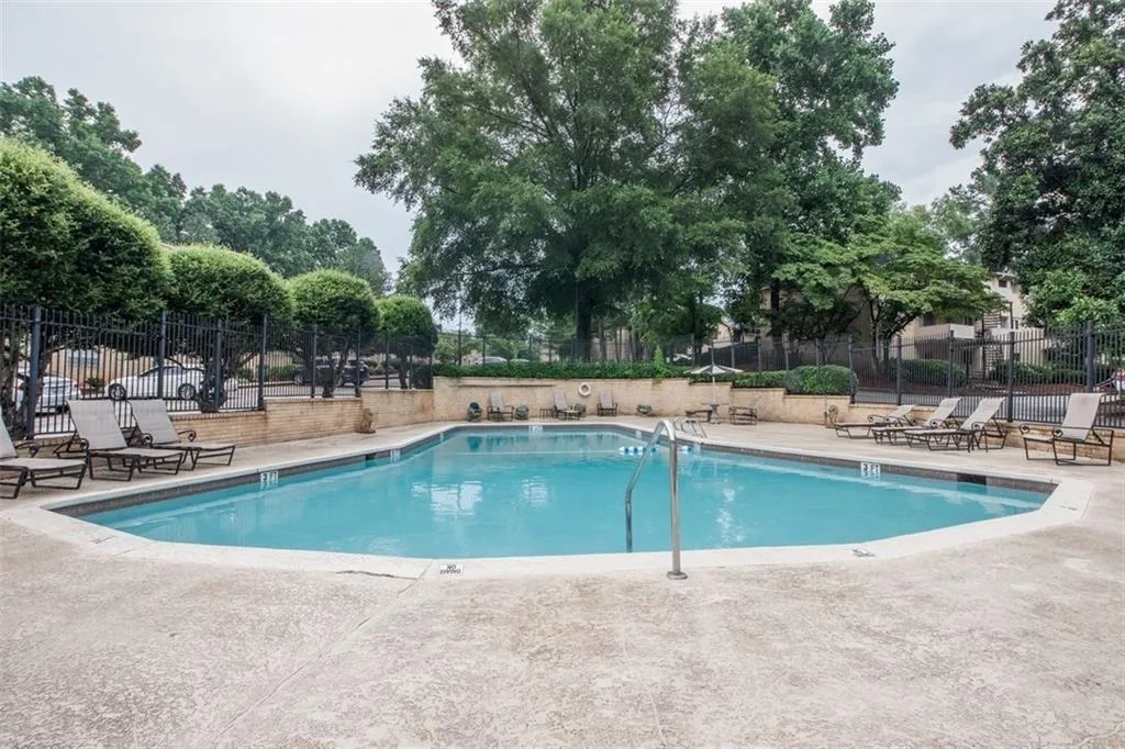 5400 Roswell Road Ne Unit N7, Sandy Springs, Georgia 30342, 2 Bedrooms Bedrooms, ,2 BathroomsBathrooms,Residential,Sold,5400 Roswell Road Ne Unit N7,6036706