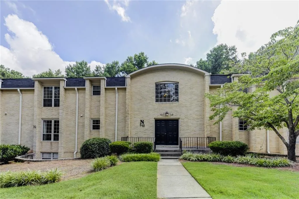 5400 Roswell Road Ne Unit N7, Sandy Springs, Georgia 30342, 2 Bedrooms Bedrooms, ,2 BathroomsBathrooms,Residential,Sold,5400 Roswell Road Ne Unit N7,6036706