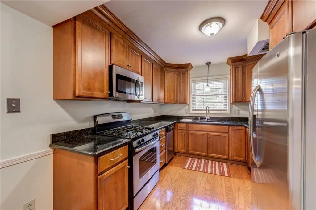 5400 Roswell Road Ne Unit N7, Sandy Springs, Georgia 30342, 2 Bedrooms Bedrooms, ,2 BathroomsBathrooms,Residential,Sold,5400 Roswell Road Ne Unit N7,6036706