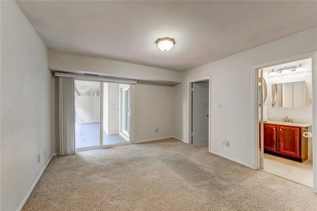 5400 Roswell Road Ne Unit N7, Sandy Springs, Georgia 30342, 2 Bedrooms Bedrooms, ,2 BathroomsBathrooms,Residential,Sold,5400 Roswell Road Ne Unit N7,6036706