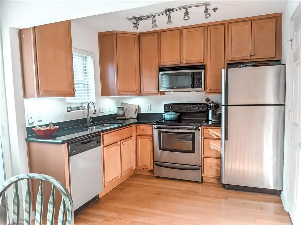 255 Winding River Drive Unit C, Sandy Springs, Georgia 30350, 2 Bedrooms Bedrooms, ,1 BathroomBathrooms,Residential,Sold,255 Winding River Drive Unit C,7010355