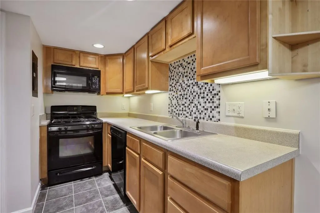 517 Granite Ridge Place, Sandy Springs, Georgia 30350, 2 Bedrooms Bedrooms, ,1 BathroomBathrooms,Residential,Sold,517 Granite Ridge Place,7257623