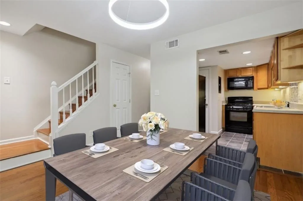 517 Granite Ridge Place, Sandy Springs, Georgia 30350, 2 Bedrooms Bedrooms, ,1 BathroomBathrooms,Residential,Sold,517 Granite Ridge Place,7257623