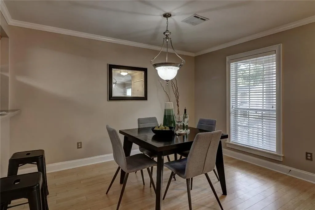 1503 Masons Creek Circle, Sandy Springs, Georgia 30350, 3 Bedrooms Bedrooms, ,2 BathroomsBathrooms,Residential,Sold,1503 Masons Creek Circle,6538047