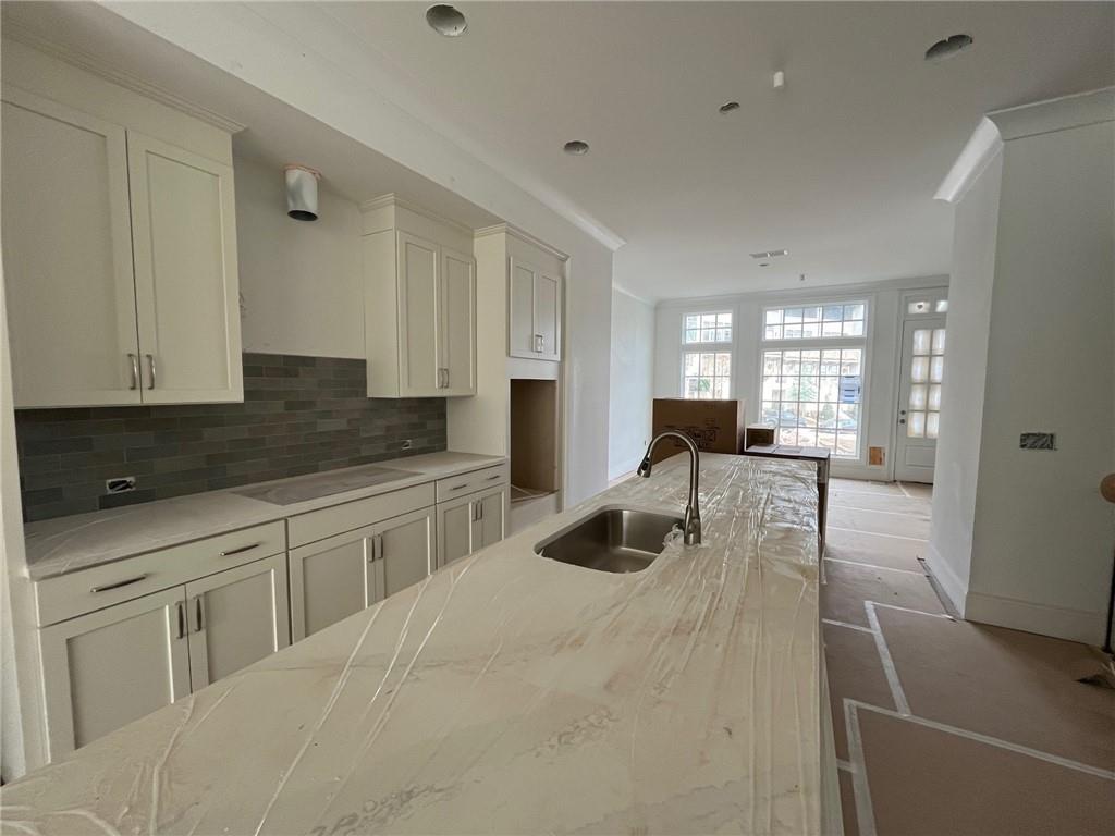 Wonderful central kitchen is great for entertaining!