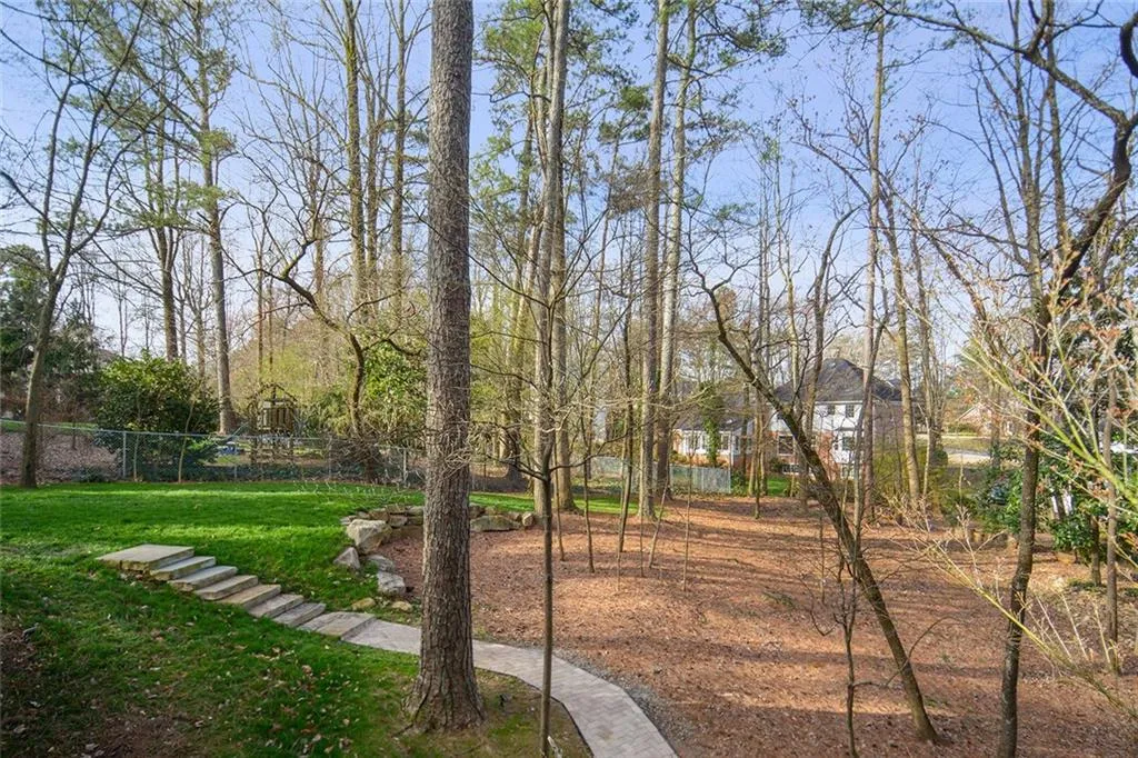 300 Hunters Trace Circle, Sandy Springs, Georgia 30328, 5 Bedrooms Bedrooms, ,5 BathroomsBathrooms,Residential,Sold,300 Hunters Trace Circle,6693705