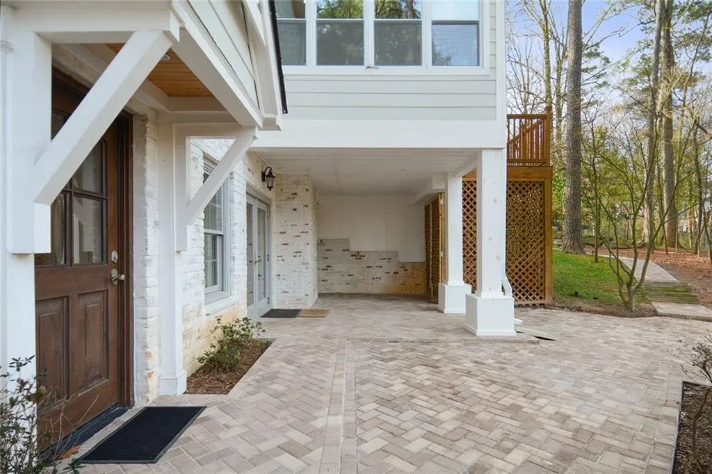 300 Hunters Trace Circle, Sandy Springs, Georgia 30328, 5 Bedrooms Bedrooms, ,5 BathroomsBathrooms,Residential,Sold,300 Hunters Trace Circle,6693705