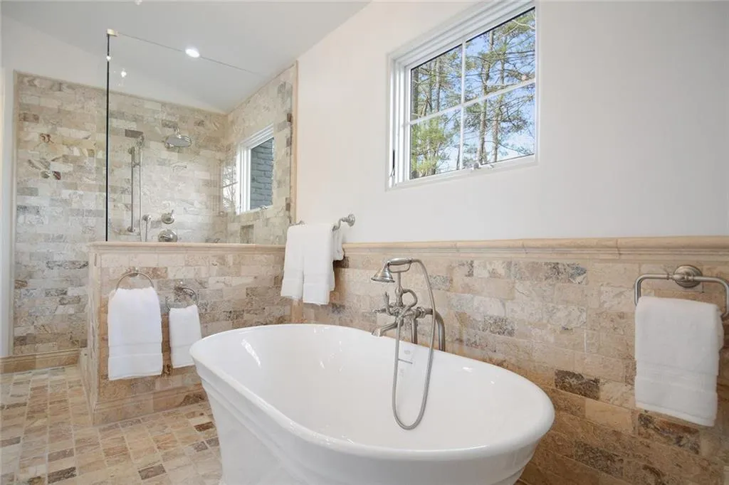 300 Hunters Trace Circle, Sandy Springs, Georgia 30328, 5 Bedrooms Bedrooms, ,5 BathroomsBathrooms,Residential,Sold,300 Hunters Trace Circle,6693705