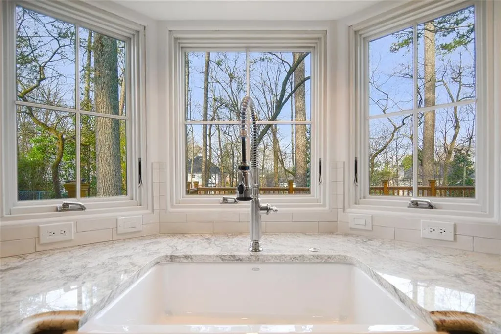 300 Hunters Trace Circle, Sandy Springs, Georgia 30328, 5 Bedrooms Bedrooms, ,5 BathroomsBathrooms,Residential,Sold,300 Hunters Trace Circle,6693705