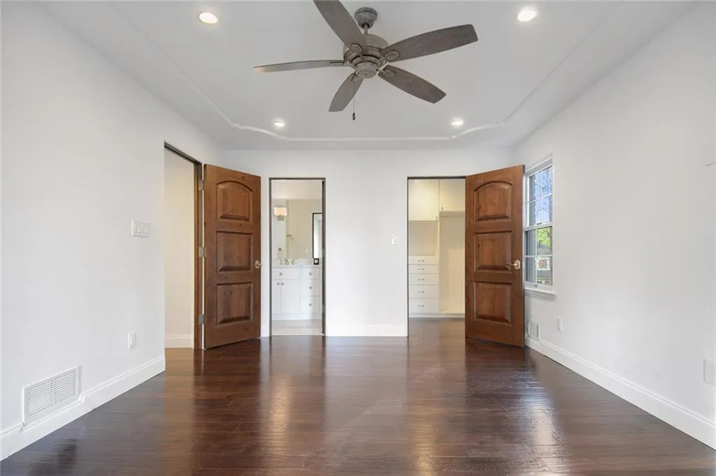 300 Hunters Trace Circle, Sandy Springs, Georgia 30328, 5 Bedrooms Bedrooms, ,5 BathroomsBathrooms,Residential,Sold,300 Hunters Trace Circle,6693705