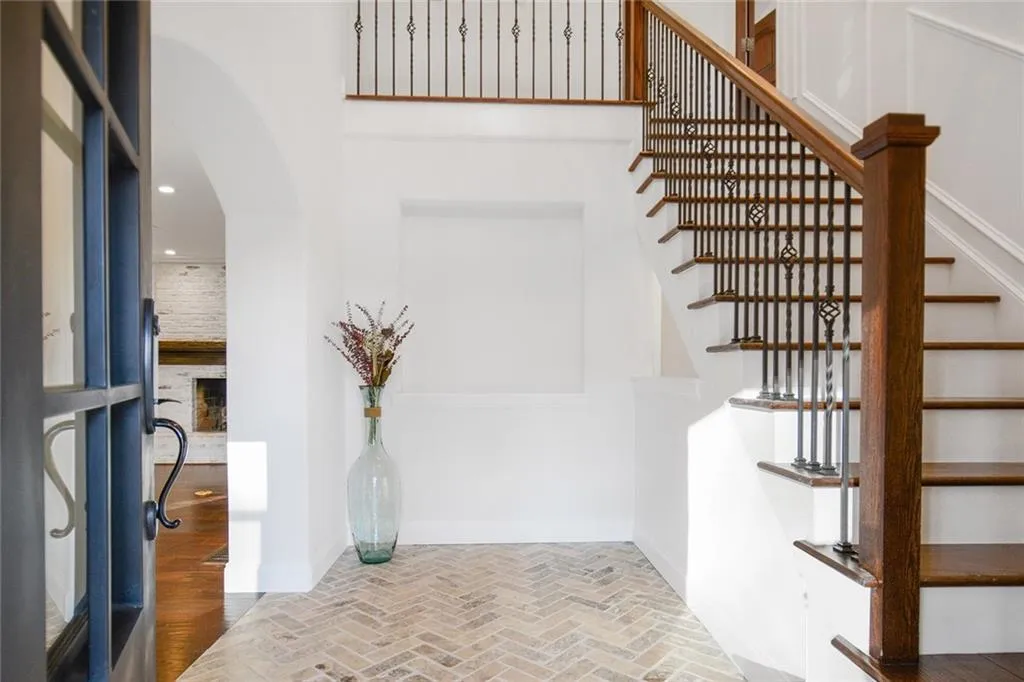 300 Hunters Trace Circle, Sandy Springs, Georgia 30328, 5 Bedrooms Bedrooms, ,5 BathroomsBathrooms,Residential,Sold,300 Hunters Trace Circle,6693705
