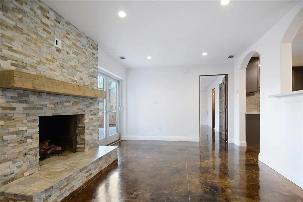 300 Hunters Trace Circle, Sandy Springs, Georgia 30328, 5 Bedrooms Bedrooms, ,5 BathroomsBathrooms,Residential,Sold,300 Hunters Trace Circle,6693705