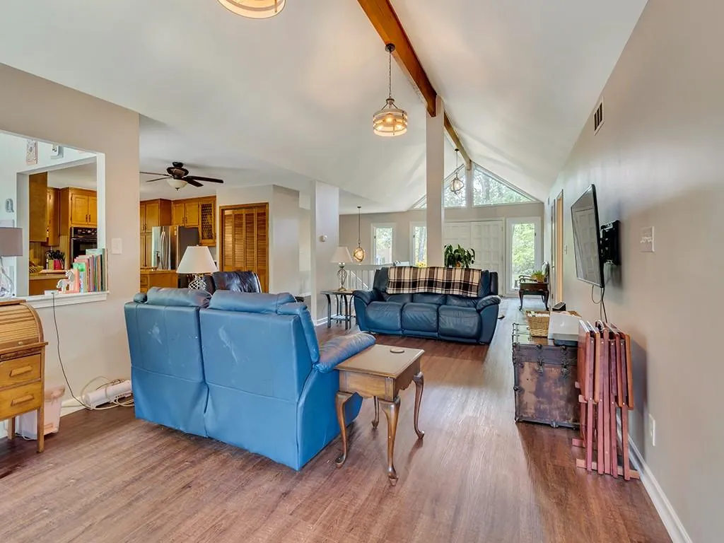 7770 Jett Ferry Road, Sandy Springs, Georgia 30350, 4 Bedrooms Bedrooms, ,3 BathroomsBathrooms,Residential,Sold,7770 Jett Ferry Road,6894356