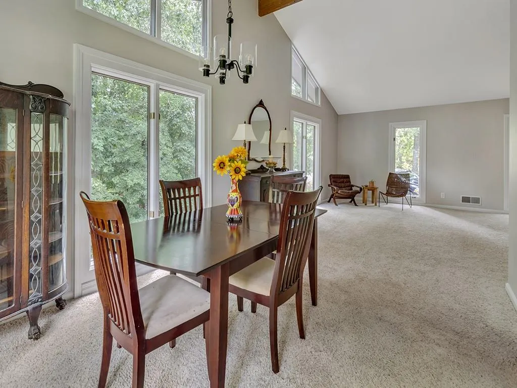 7770 Jett Ferry Road, Sandy Springs, Georgia 30350, 4 Bedrooms Bedrooms, ,3 BathroomsBathrooms,Residential,Sold,7770 Jett Ferry Road,6894356