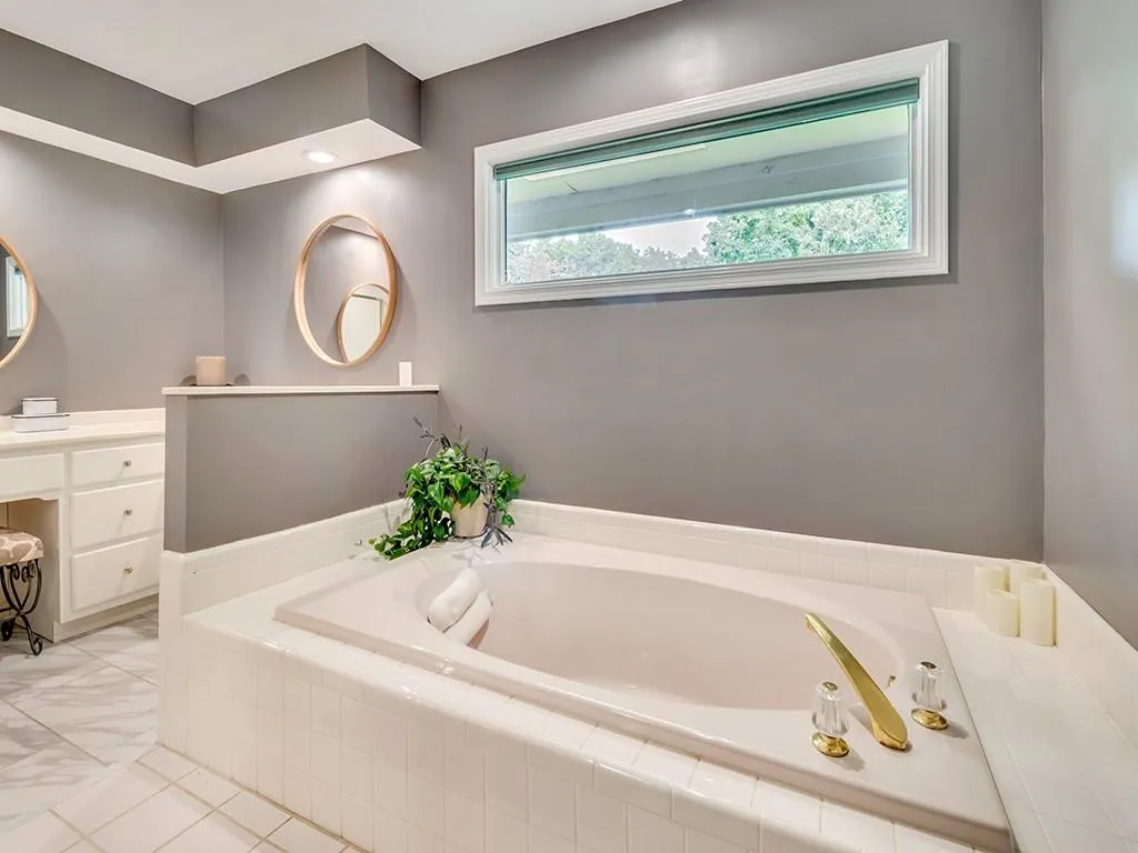 7770 Jett Ferry Road, Sandy Springs, Georgia 30350, 4 Bedrooms Bedrooms, ,3 BathroomsBathrooms,Residential,Sold,7770 Jett Ferry Road,6894356